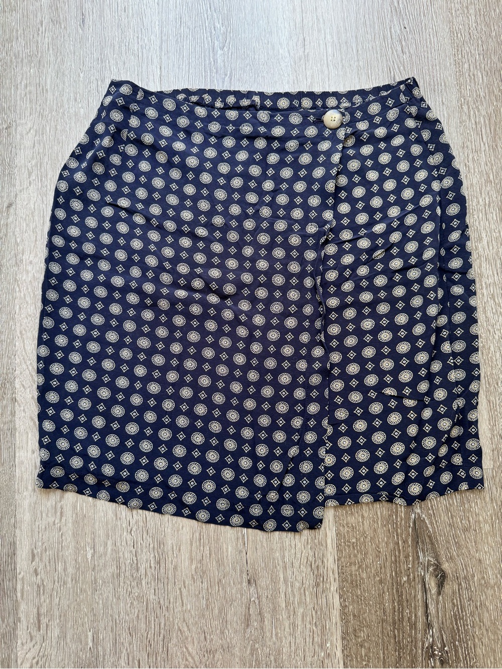 Liz Claiborne Collection Navy Medallion Print Wrap Mini Skirt Women’s Size 12